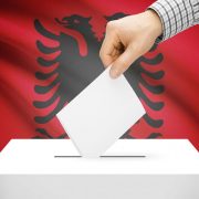 Αλβανία: Άνοιξαν από το πρωί οι κάλπες για εκλογή βουλευτών