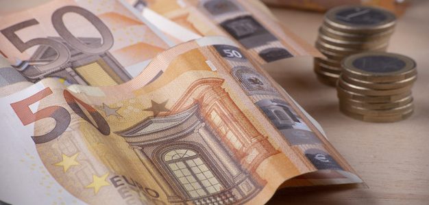 Ι. Τσακίρης: Θα «πέσουν» πάνω από 140 δισ. ευρώ στην οικονομία την επόμενη πενταετία