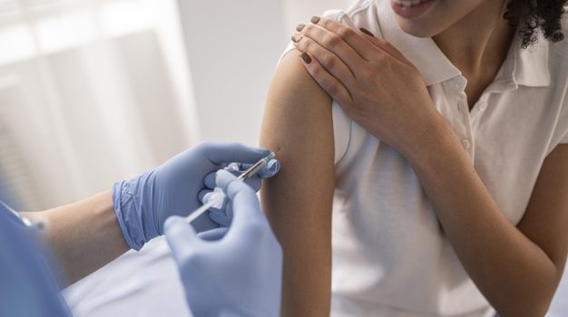 Ανοίγει σήμερα η πλατφόρμα των ραντεβού εμβολιασμού κατά της covid-19 για την ηλικιακή ομάδα 55-59