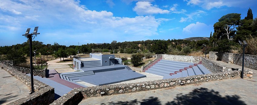 Έτοιμο να δεχθεί το κοινό το ανοικτό θέατρο του Μητροπολιτικού Πάρκου Αντώνης Τρίτσης, το οποίο ανακαινίστηκε με τις πλέον σύγχρονες προδιαγραφές και σεβασμό στο περιβάλλον