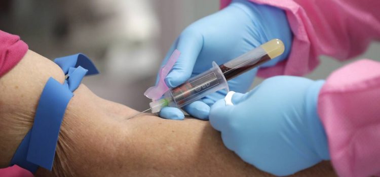 Πρέπει να κάνουμε τεστ αντισωμάτων μετά τον εμβολιασμό;