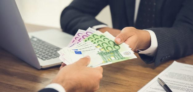 Επιδότηση 9.500 ευρώ: Τη δικαιούνται όλοι – Βήμα προς βήμα η διαδικασία