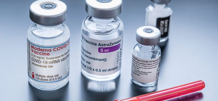 Η ανάμιξη διαφορετικών εμβολίων Covid-19 παρέχει καλή προστασία επιβεβαιώνει βρετανική έρευνα – Καλύτερος ο συνδυασμός πρώτα AZ μετά Pfizer