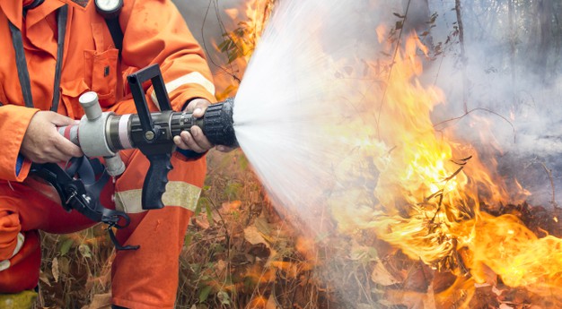 Μεγάλες διαστάσεις έχει πάρει η πυρκαγιά στην Κερατέα – Νέα πυρκαγιά στα Βίλια Αττικής – Εντολή εκκένωσης για τους οικισμούς Μαρκάτι, Συντερίνα, Αγ. Κωνσταντίνος