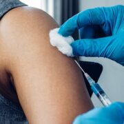 Εμβολιάστηκε ο πρώτος ασθενής κατά του καρκίνου – με εμβόλιο mRNA
