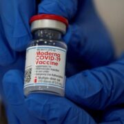 ΕΕ-Covid-19: Ο ΕΜΑ ενέκρινε τη χρήση του εμβολίου της Moderna για εφήβους
