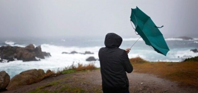 Έντονη βροχόπτωση, κεραυνοί και φωτιές αυτή την ώρα στον Δ. Αχαρνών Αττικής- Κινητοποίηση της Πυροσβεστικής