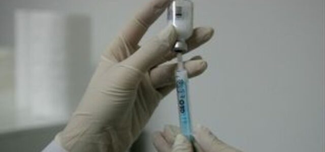 Δικογραφία σε βάρος γιατρού για εμβολιασμούς “μαϊμού”