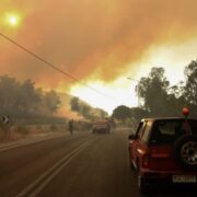 Μεγάλη φωτιά τώρα στην Άνω Βαρυμπόμπη Αττικής