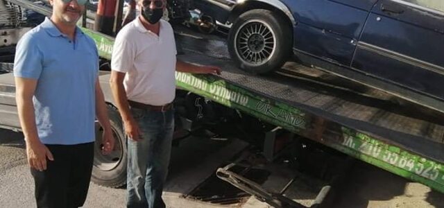 Ξεκίνησε η περισυλλογή των πρώτων εγκαταλελειμμένων αυτοκινήτων από τον Δήμο Σαλαμίνας