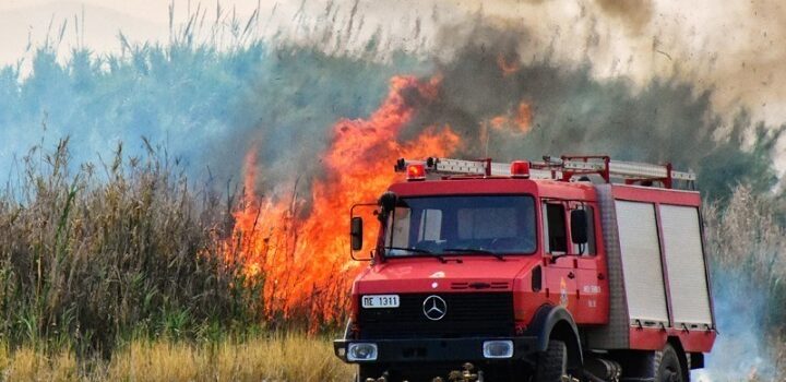 Πυρκαγιά στην Κερατέα : Μήνυμα του 112 για την εκκένωση των οικισμών Μαρκάτι και Συντερινα