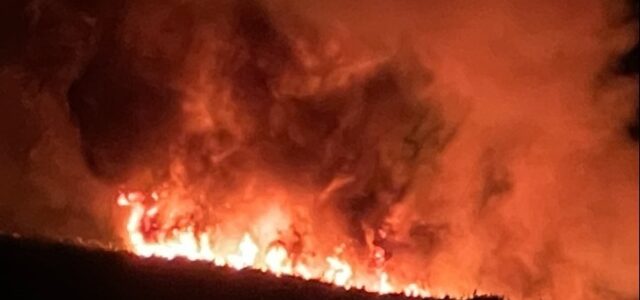Μεγάλη πυρκαγιά στην Κάρυστο Ευβοίας– Εκκενώθηκαν προληπτικά το Μαρμάρι και δύο οικισμοί μέσω του 112
