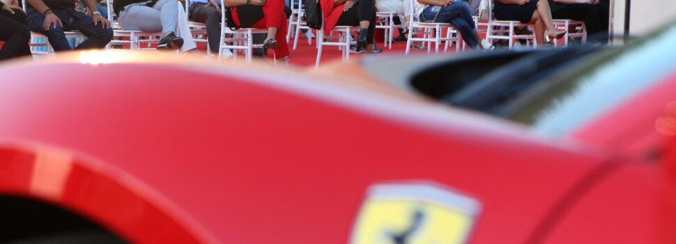 «Απόβαση» 30 Ferrari στο Μεγάλο Λιμάνι