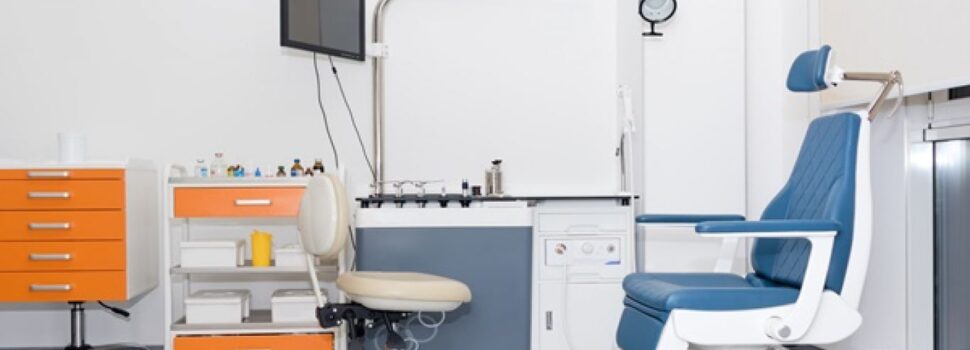 Η Ομοσπονδία των οδοντιάτρων θα αποφασίσει αν θα απαιτείται και ποτέ rapid τεστ από όσους έχουν εμβολιαστεί
