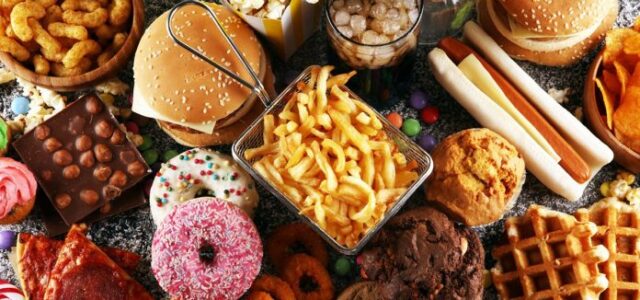Νομοθετική παρέμβαση για τις διαφημίσεις ανθυγιεινών τροφίμων για τα παιδιά ζητούν οι καταναλωτικές οργανώσεις