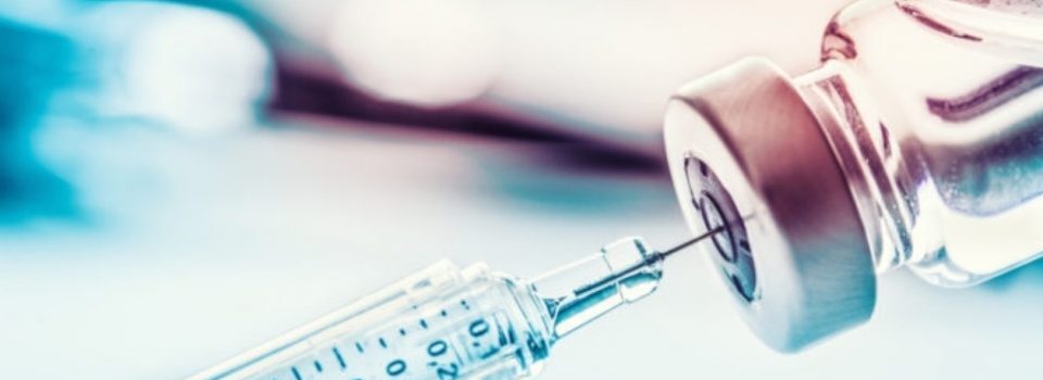 Να κάνω το εμβόλιο της γρίπης εάν είναι να κάνω και 3η δόση του εμβολίου για τον κορονοϊό; Τι απαντά ειδικός