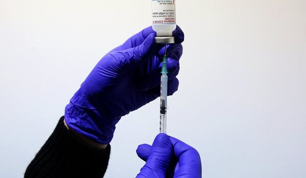 Το ένα τρίτο των διστακτικών τελικά εμβολιάζονται κατά του κορονοϊού, ενώ άλλοι τόσοι το σκέφτονται, σύμφωνα με αμερικανική έρευνα