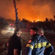 Άμεση η συνδρομή της Περιφέρειας Αττικής στο έργο κατάσβεσης της πυρκαγιάς που ξέσπασε χθες στη Ν. Μάκρη