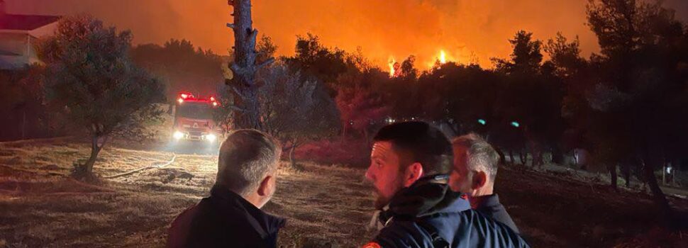 Άμεση η συνδρομή της Περιφέρειας Αττικής στο έργο κατάσβεσης της πυρκαγιάς που ξέσπασε χθες στη Ν. Μάκρη