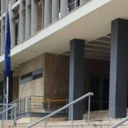 Φυλάκιση 15 μηνών για τον αντιεμβολιαστή που ζήταγε 2,7εκατ. ευρώ από την εκπαιδευτικό