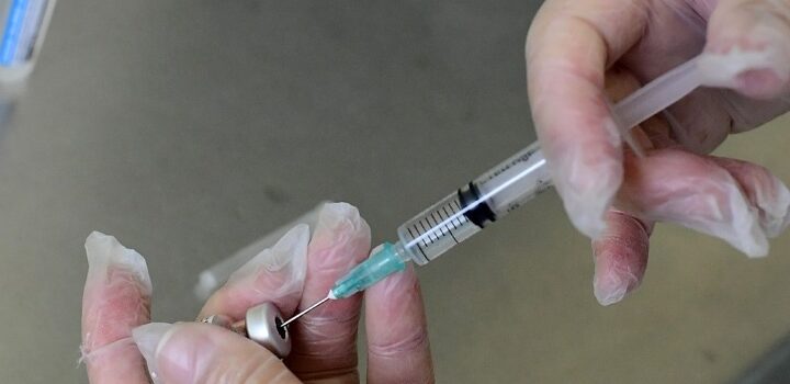 Ανοίγει σήμερα η πλατφόρμα των ραντεβού για την 3η δόση εμβολίου κατά της Covid-19, στους άνω των 60 και τους υγειονομικούς