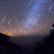 Δύο βροχές διαττόντων, απόψε και στις 21/10, μία πανσέληνος και ένα ουράνιο «τρίο» μέσα στον Οκτώβριο