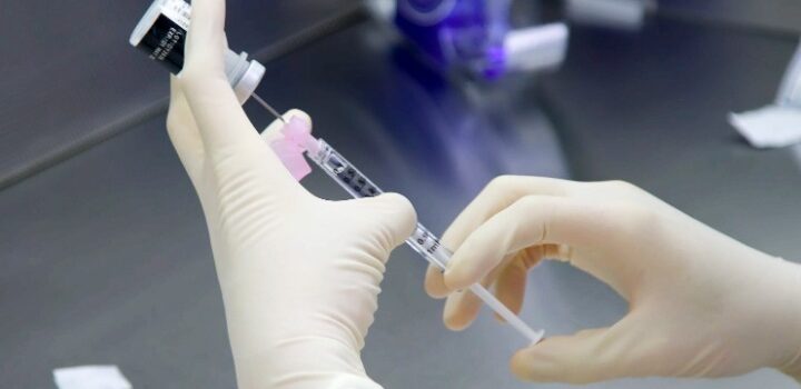 Ένα νέο εμβόλιο ειδικά κατά του στελέχους Δέλτα του κορονοϊού αναπτύσσουν επιστήμονες της Οξφόρδης