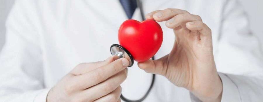 Όσα περισσότερα χρόνια κάποιος έχει υψηλή «κακή» χοληστερίνη, τόσο αυξάνεται ο κίνδυνος για την καρδιά του, σύμφωνα με νέα έρευνα