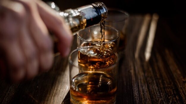 Το ποτό που αυξάνει τον κίνδυνο για εγκεφαλικό ακόμη και κατά 38%