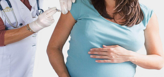 Τα εμβόλια Covid-19 δεν αυξάνουν τον κίνδυνο αποβολής των εγκύων, επιβεβαιώνουν δύο νέες μελέτες