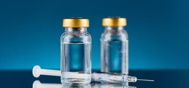 Χωρίς εμβόλιο οι άνθρωποι θα μολύνονται ξανά από τον κορονοϊό κάθε 16 μήνες