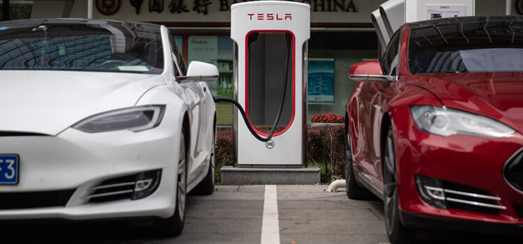 Η Tesla ανοίγει το δίκτυο φόρτισης ηλεκτρικών αυτοκινήτων σε άλλα EV για πρώτη φορά στην Ευρώπη