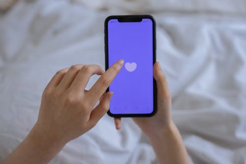 Πως να χρησιμοποιούμε με ασφάλεια τα dating apps;