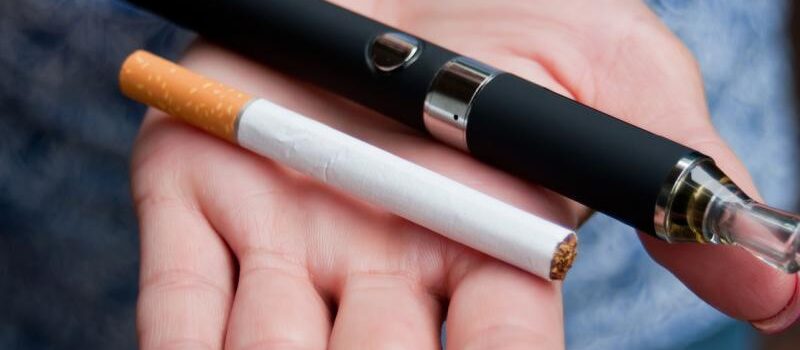Τα εγκεφαλικά είναι συχνότερα στους καπνιστές από ό,τι στους ατμιστές, αλλά στους τελευταίους συμβαίνουν σε νεαρότερη ηλικία, σύμφωνα με αμερικανική έρευνα