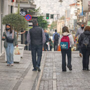 Δημοσιεύτηκε στο ΦΕΚ η απόφαση για τα μέτρα που ισχύουν από τη Δευτέρα – Τι ισχύει για το λιανεμπόριο