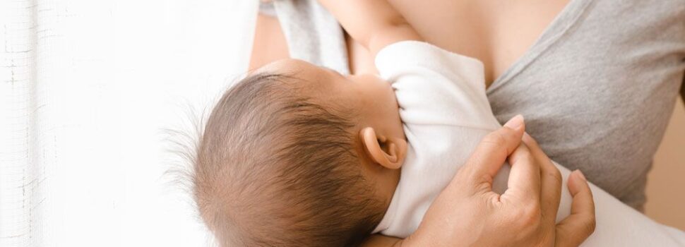 Τόσο η λοίμωξη όσο και ο εμβολιασμός κατά του κορονοϊού γυναικών που θηλάζουν οδηγεί στην παραγωγή εξουδετερωτικών αντισωμάτων έναντι του ιού στο μητρικό γάλα