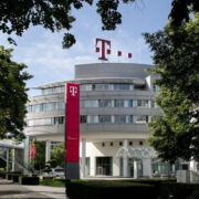 Deutsche Telekom, το απατηλό πάρτι με τη «μετοχή του λαού»: Η ώρα της δικαστικής τιμωρίας, 25 χρόνια μετά