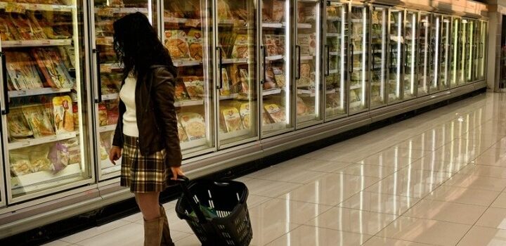 Δημοσιεύτηκε η απόφαση για περιορισμό των πελατών σε καταστήματα τροφίμων