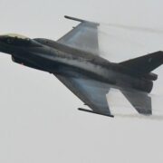 Εγκατάλειψη μαχητικού F-16 εντός της αεροπορικής βάσης Ανδραβίδας – Σώος ο πιλότος