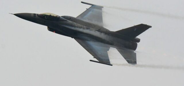 Εγκατάλειψη μαχητικού F-16 εντός της αεροπορικής βάσης Ανδραβίδας – Σώος ο πιλότος