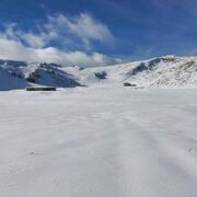 Άνοιξαν σήμερα τα ανανεωμένα σαλέ και οι εξωτερικοί χώροι για επισκέπτες του πλήρως ανακαινισμένου Χιονοδρομικού Κέντρου Παρνασσού