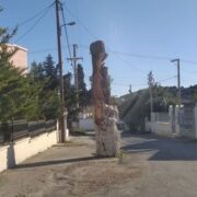 Το κομμένο δέντρο στη μέση του δρόμου