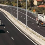 Άρση της απαγόρευσης κυκλοφορίας βαρέων οχημάτων και στα δύο ρεύματα της Αθηνών – Λαμίας, από τη γέφυρα Καλυφτάκη έως τα όρια του νομού Αττικής
