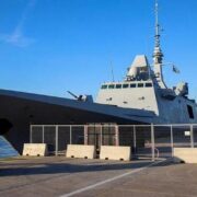 Στο λιμάνι του Πειραιά η γαλλική φρεγάτα «Provence»