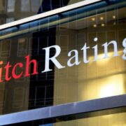 Fitch: Αναβάθμισε τις προοπτικές του αξιόχρεου της Ελλάδας σε θετικές από σταθερές