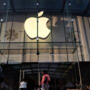 Apple: Πώς ένα site γνωριμιών έφερε την «επανάσταση» στο App Store