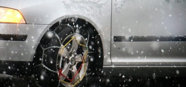 Πώς να βάλετε τις αλυσίδες χιονιού στο όχημά σας – Βήμα βήμα η διαδικασία
