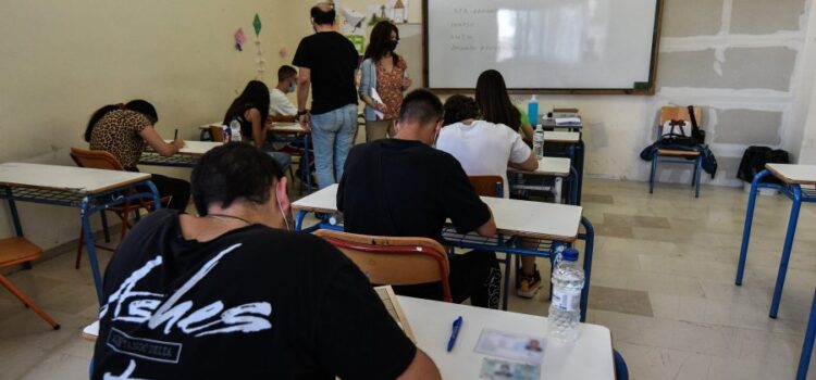 Οι αλλαγές του 2022 στις Πανελλήνιες – Το σχέδιο για νέα προγράμματα σπουδών, σχολικά βιβλία και επαγγελματική εκπαίδευση