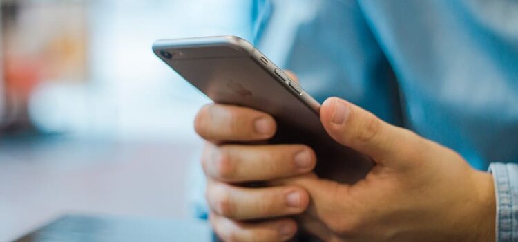 iPhone: Επιτήδειοι αποκλείουν τους χρήστες από τα κινητά τους – Τρία βήματα για να προστατευτείτε