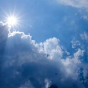 Καλός γενικά ο καιρός αύριο στις περισσότερες περιοχές με τοπικές νεφώσεις ασθενείς βροχές και χιονοπτώσεις